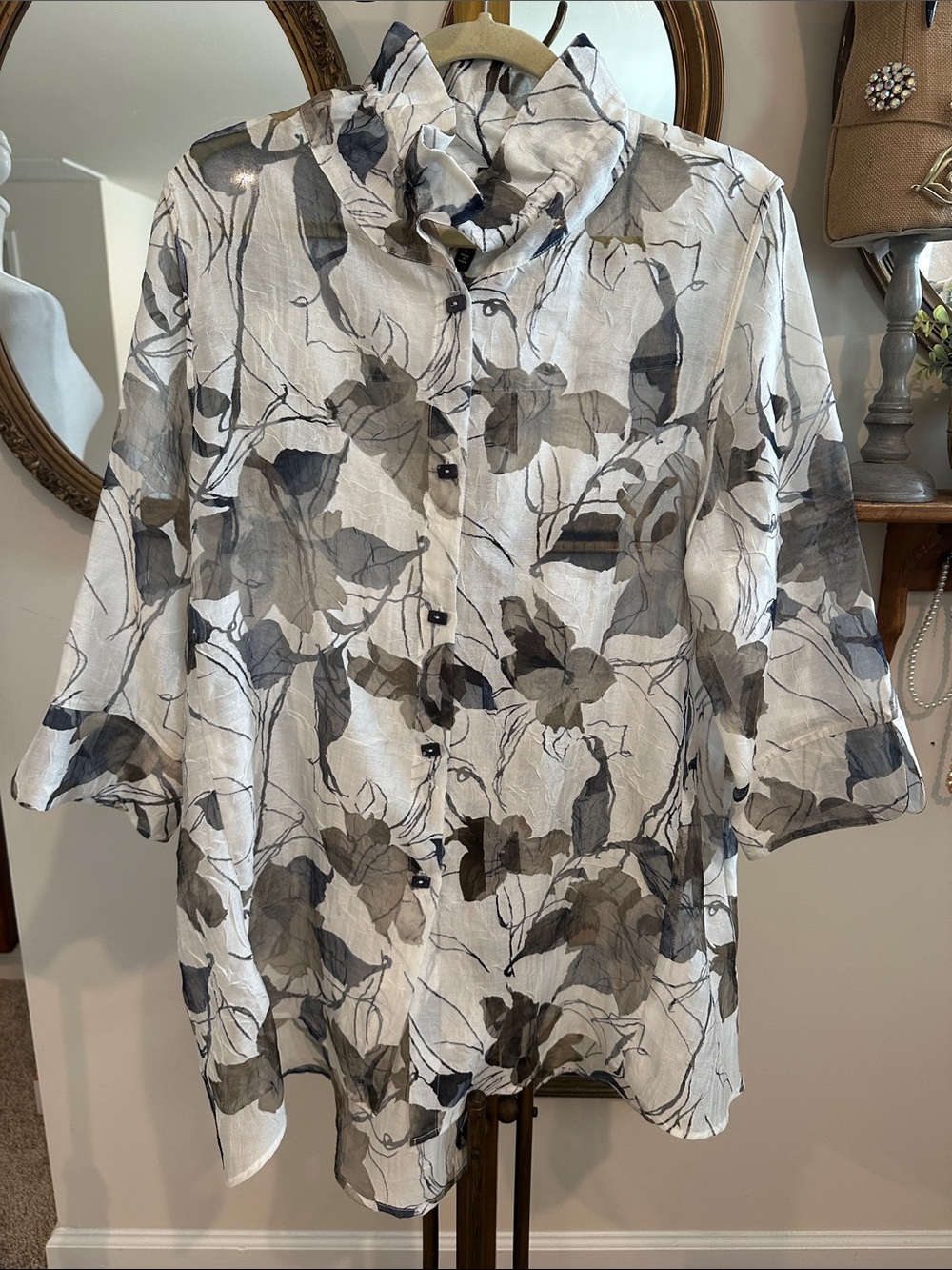IC Collection Burnout Floral Top. Size Large - Picture 3 of 7